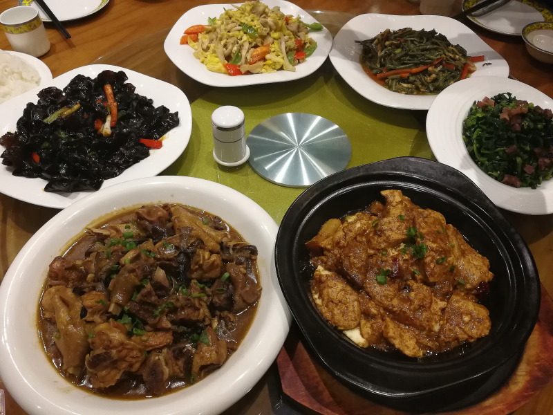 食在東北滿族饗宴 燉菜料理吮指回味 @Ya!Travel 野旅行新聞網
