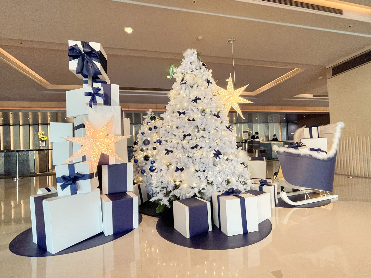 台北喜來登十二月藍色聖誕夜，雪橇、禮物盒、聖誕樹繽紛亮相  節慶佳餚、住房專案、香料紅酒禮盒及慈善捐款，暖心度佳節 @Ya!Travel 野旅行新聞網