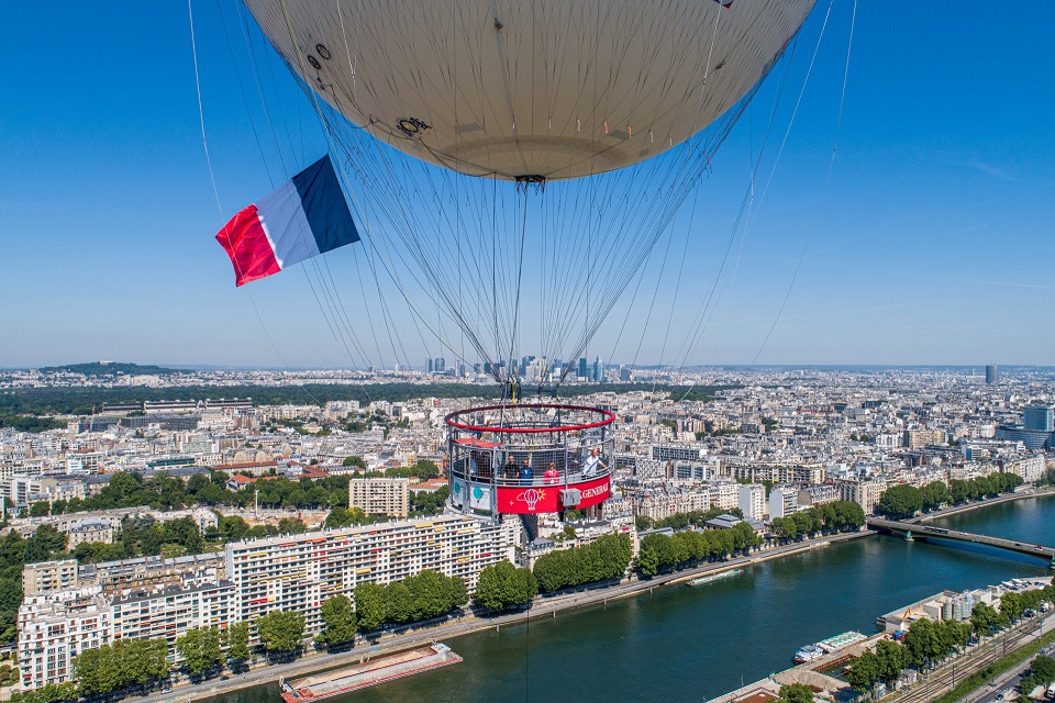 可樂旅遊獨家巴黎市區搭乘世界最大熱氣球！ 高空俯瞰塞納河畔、艾菲爾鐵塔、聖母院 @Ya!Travel 野旅行新聞網