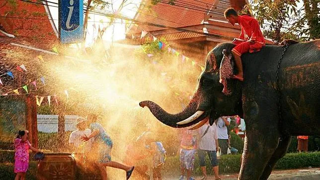泰國最嗨潑水4月登場KKday推嘟嘟車水戰、音樂節狂歡、大象潑水同慶 @Ya!Travel 野旅行新聞網